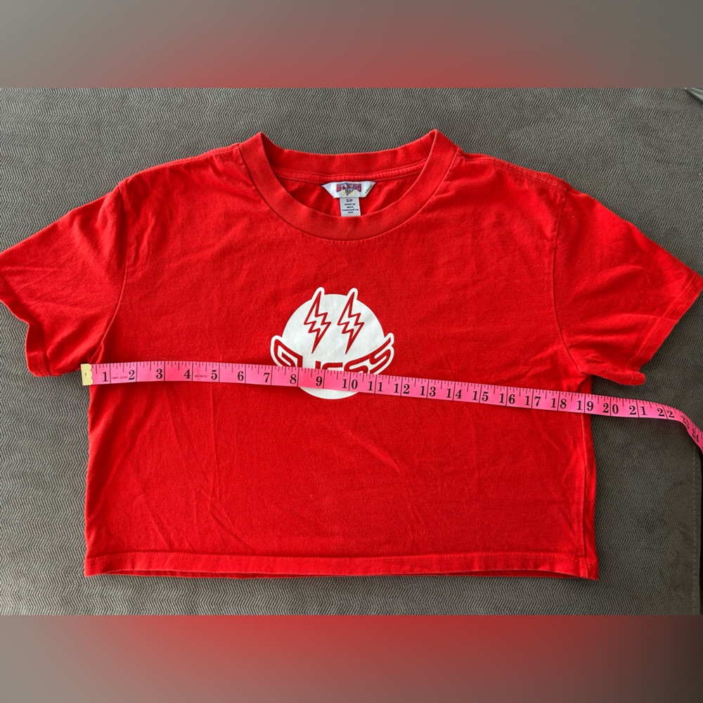 Women’s Guess x J Balvin cropped Tshirt